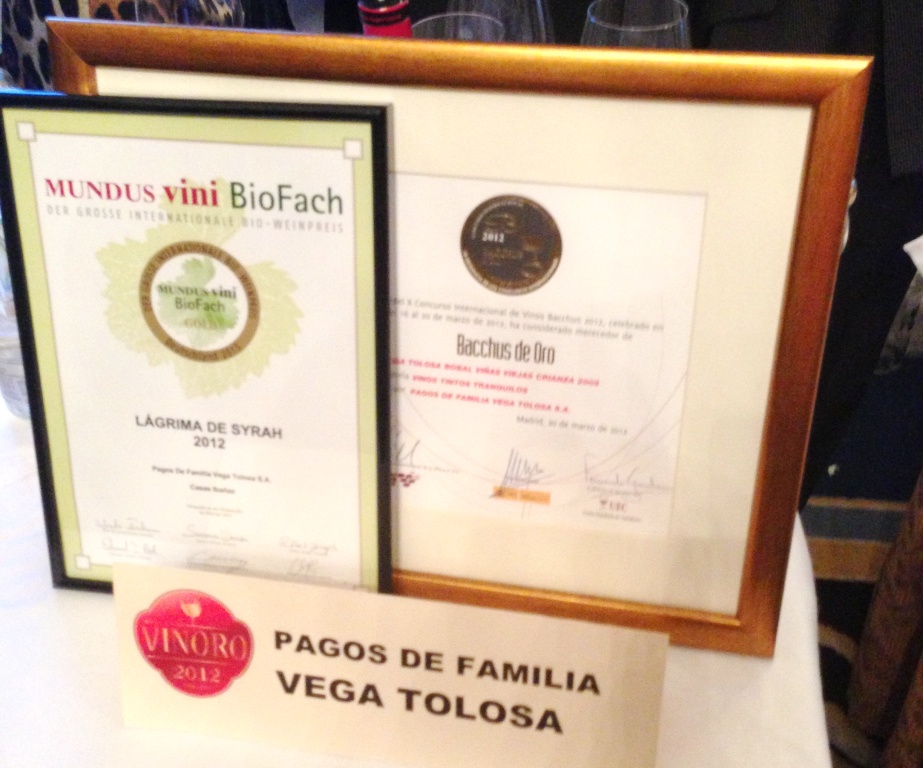 Salón_Vinoro_2012_Vega_Tolosa_Manchuela